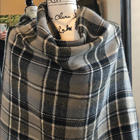 Neiman Marcus Brand Checkered Poncho/Wrap - Picture 6 of 6